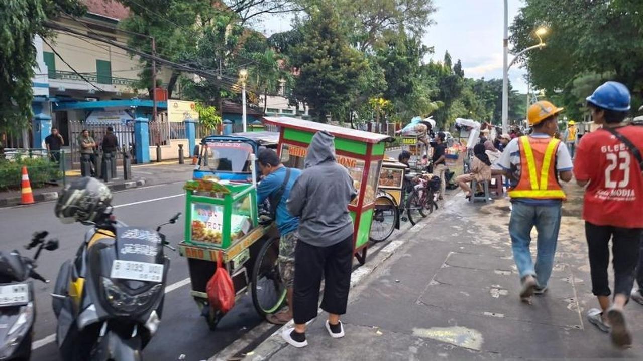 Satpol PP Gencar Lakukan Penertiban PKL dan Parkir Liar di Depan RSCM Jakarta