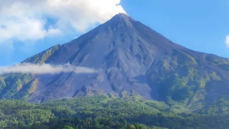 Pemandangan Gunung Karangetang