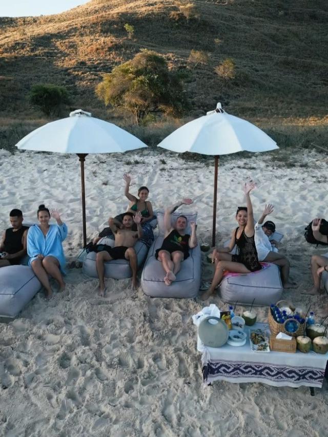 Alyssa Daguise Liburan di Labuan Bajo