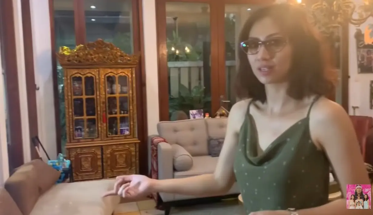 Bimbim Slank dan kediamannya yang luas [YouTube/Alz Family]
