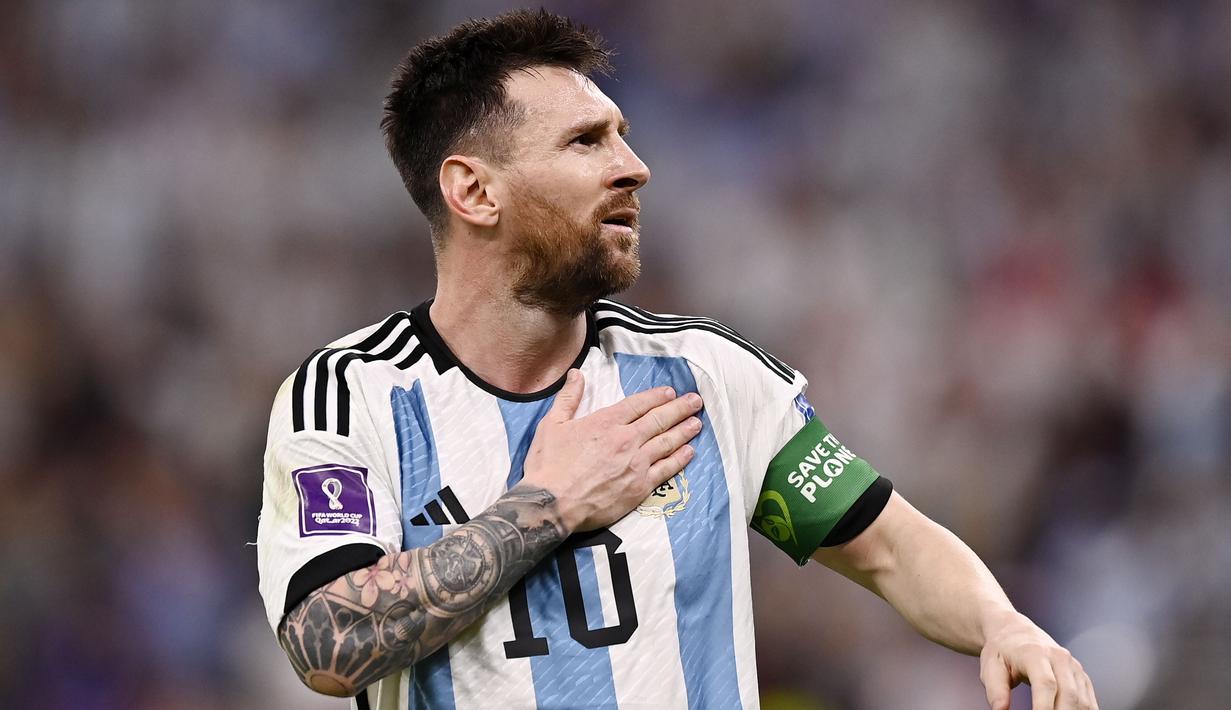 Lionel Messi memang memiliki tubuh yang mungil dengan tinggi hanya 169 cm. Namun megabintang Argentina ini merupakan salah pesepak bola terhebat yang pernah ada muka bumi. Di Piala Dunia kali ini La Pulga menjadi andalan Tim Tango untuk kembali menjadi juara dunia. (Fabio Ferrari/LaPresse via AP)