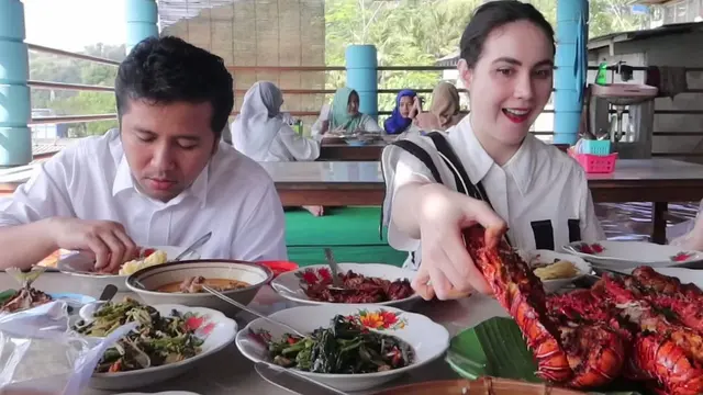 Arumi Bachsin dan Emil Dardak