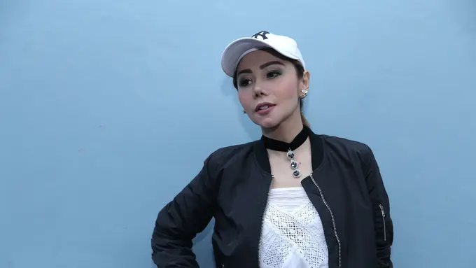 Femmy Permatasari baru saja melakukan operasi tumor payudara. (Galih W. Satria/bintang.com)