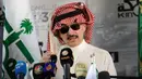 Pangeran Saudi Alwaleed bin Talal saat konferensi pers di Jeddah pada 11 Mei 2017. Alwaleed dilaporkan ditangkap oleh Komisi Anti Korupsi Arab Saudi terkait dugaan korupsi. (AFP Photo/Amer Hilabi)