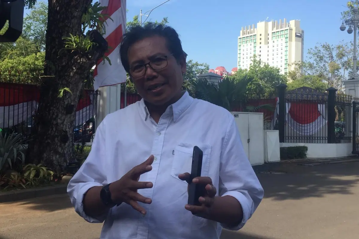 Presiden Joko Widodo (Jokowi) telah memanggil Fadjroel Rahman ke Istana.