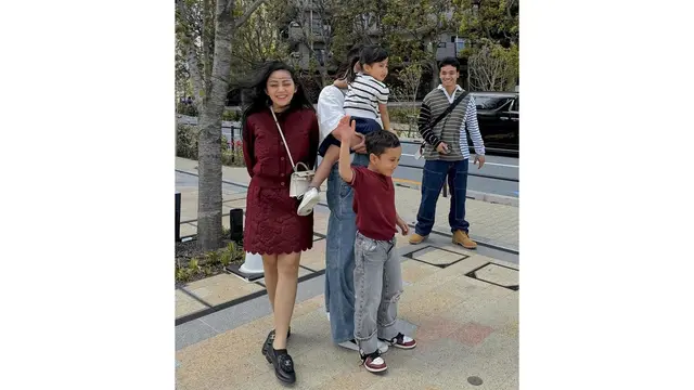 Momen Fadly Faisal Liburan Bareng Rachel Vennya dan Salim Nauderer