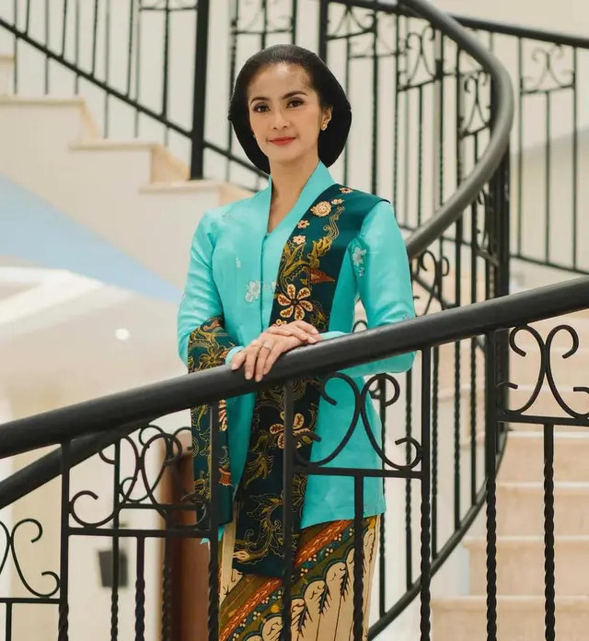 6 Outfit Maudy Koesnaedi dengan Kebaya dalam Series 'Losmen Bu Broto', Bergaya Klasik dan Berwibawa
