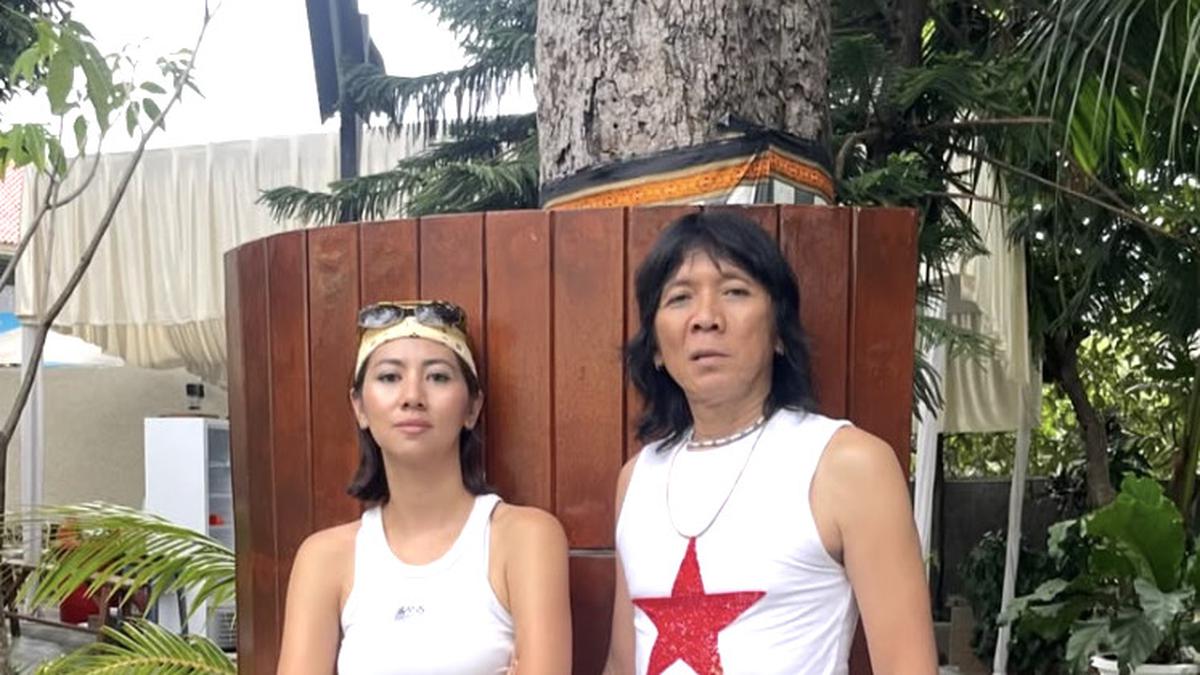 Gaya Couple Kompak Bimbim Slank dan Reny, Outfit Seru Out of The Box