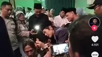 Viral Video Gus Iqdam Potong Rambut Pria Mabuk, (TikTok)