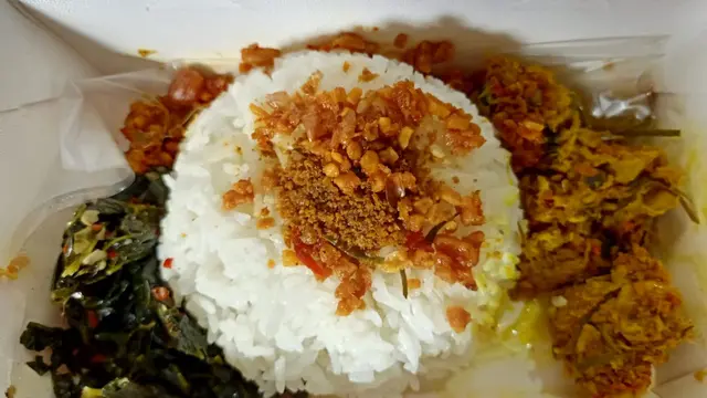 Makan Siang dengan Nasi Bogana, Bisa Pilih Lauk Ayam atau Cumi Hitam