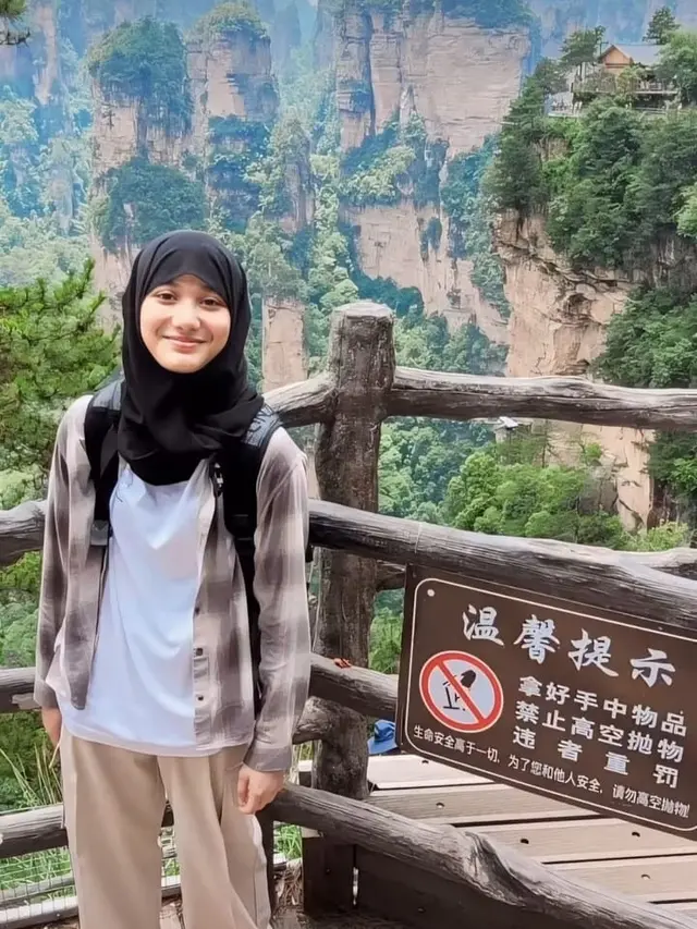 Potret Eisha Bachmid anak Lyra Virna yang makin cantik dan beranjak remaja (Sumber: Instagram/@lyravirna)