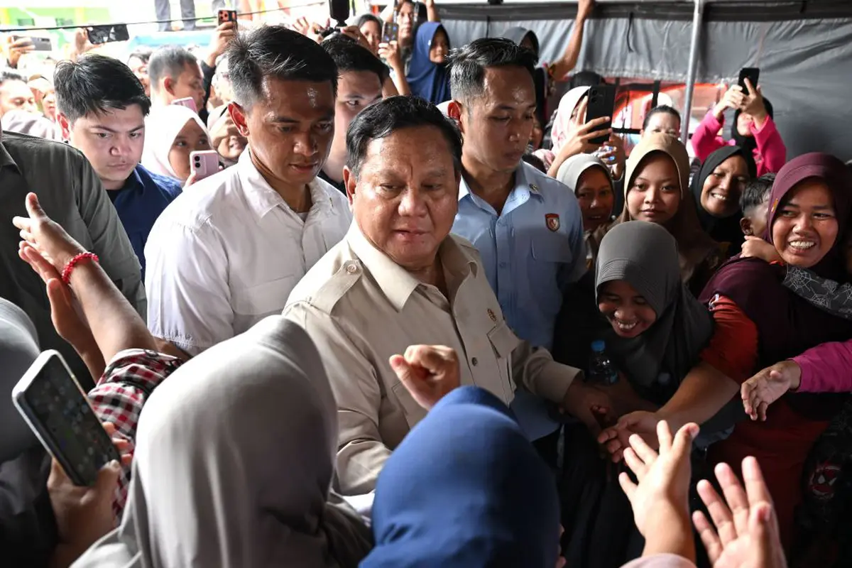 Presiden Prabowo Subianto saat meninjau warga terdampak banjir di sejumlah daerah di Provinsi Sumatera Utara.