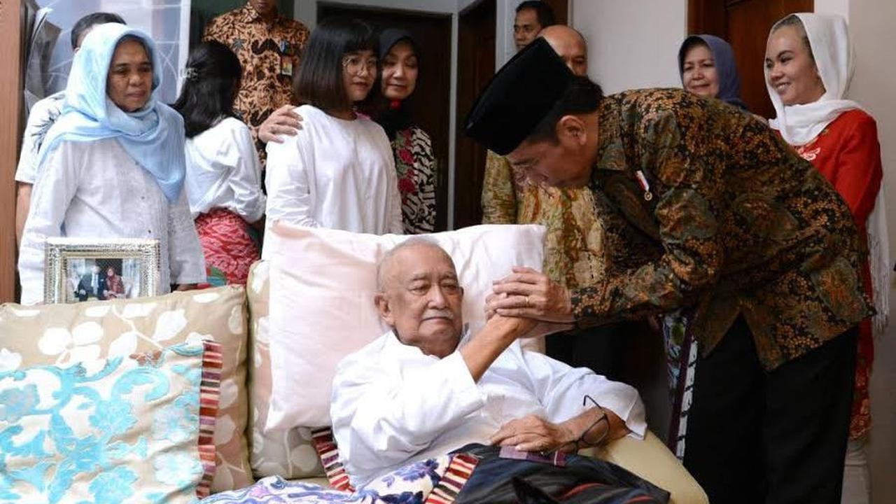 Kabar duka datang dari tokoh Jawa Barat Letnan Jenderal (Purn) TNI Solihin Gautama Purwanegara (Solihin GP).<br>