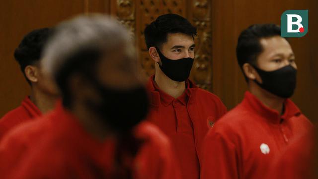 Foto: Cerianya Elkan Baggott Pamer KTP di Acara Pelepasan Timnas Piala AFF 2020 Menuju Pemusatan Latihan di Turki