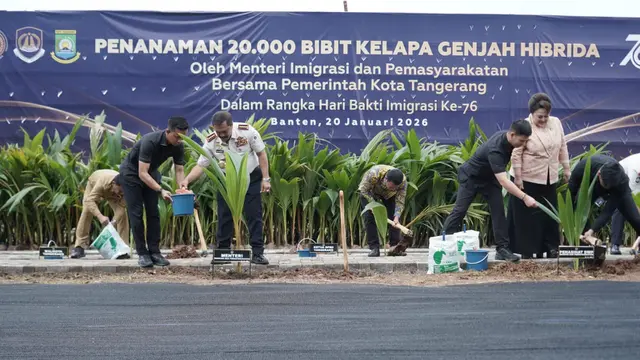 Hari Bakti Imigrasi ke-76, Kemenimipas Perluas Pengabdian Lewat Bakti Sosial dan Penanaman Kelapa