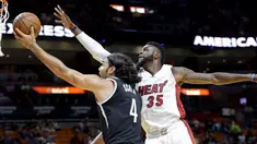 Miami Heat meraih kemenangan pada laga kandang pertama pramusim NBA 2016-17. Heat mengalahkan Brooklyn Nets 121-100 di American Airlines Arena (AAA), Miami, Florida, AS, Rabu (12/10/2016) pagi WIB. ( (AP Photo/Alan Diaz)
