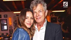 Usai bercerai, David Foster mencoba move on dengan wanita muda.