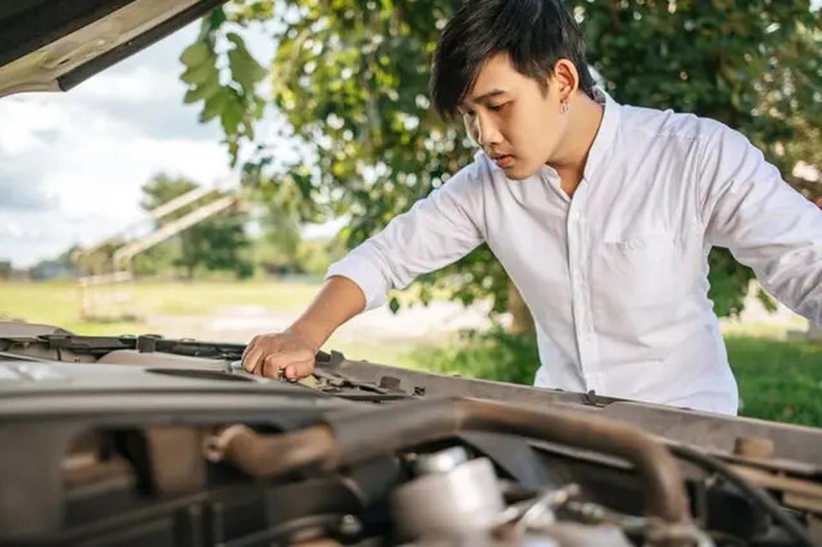 Mesin Mobil Tiba-Tiba Panas? Ini Penyebab dan Cara Mengatasinya