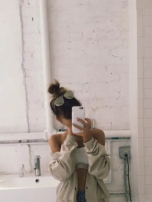 “Ariana memang ingin menikah di usia 25 tahun, dan Mac memastikan semua tentangnya,” ujar seorang sumber melansir Life & Style Magazine. (Instagram/arianagrande)