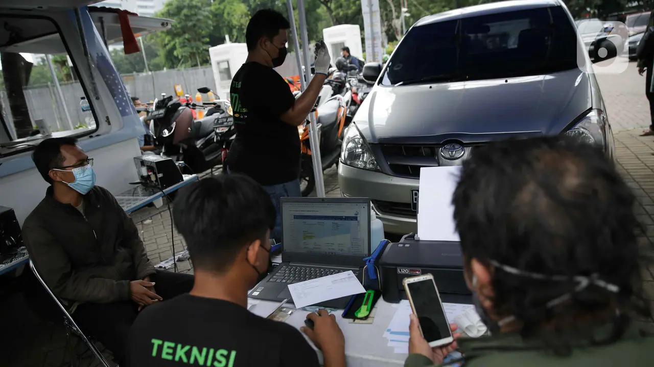 FOTO: Tilang Kendaraan Bermotor Tidak Lulus Uji Emisi
