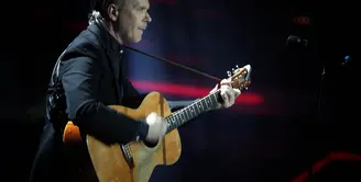 Dalam rangkaian HUT Indosiar yang ke-22, beberapa penyanyi lawas turut dihadirkan. Rick Price musisi asal Australia tampil dalam acara Golden Memories Internasional. (Deki Prayoga/Bintang.com)