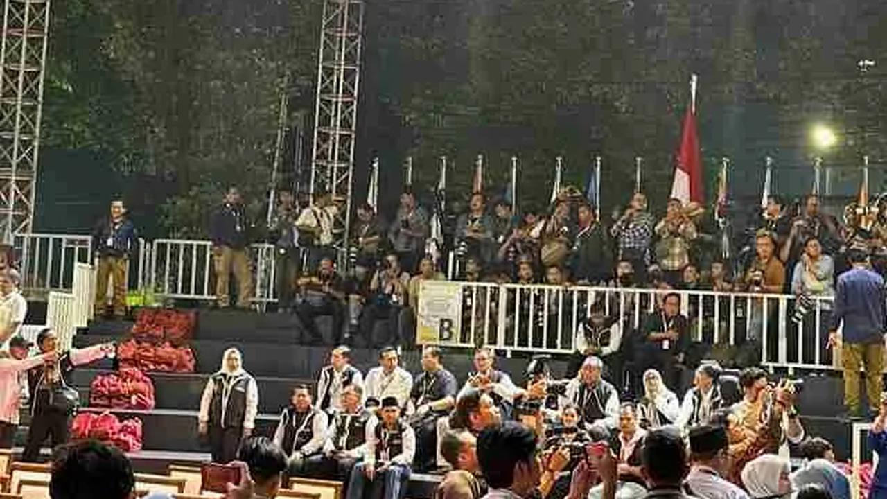 Riuh! Adu Yel-Yel Pendukung Ganjar-Mahfud, Prabowo-Gibran dan Anies-Cak Imin Jelang Undian Nomor Urut