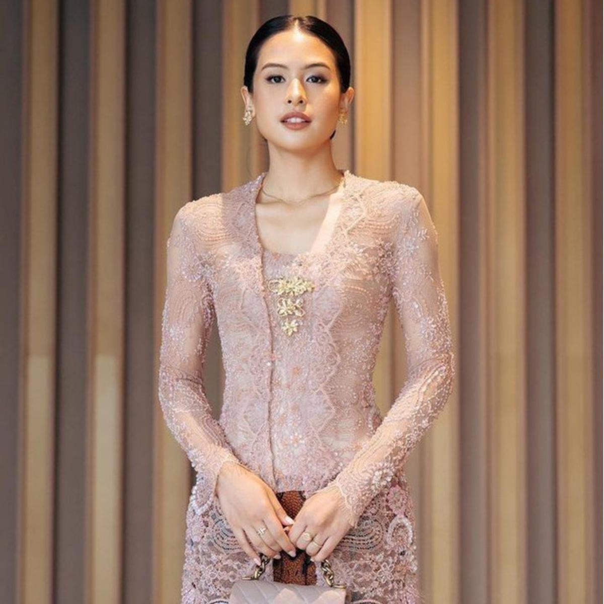 Ilustrasi Kebaya Kutu Baru Modern Warna Dusty Pink (©Pinterest)