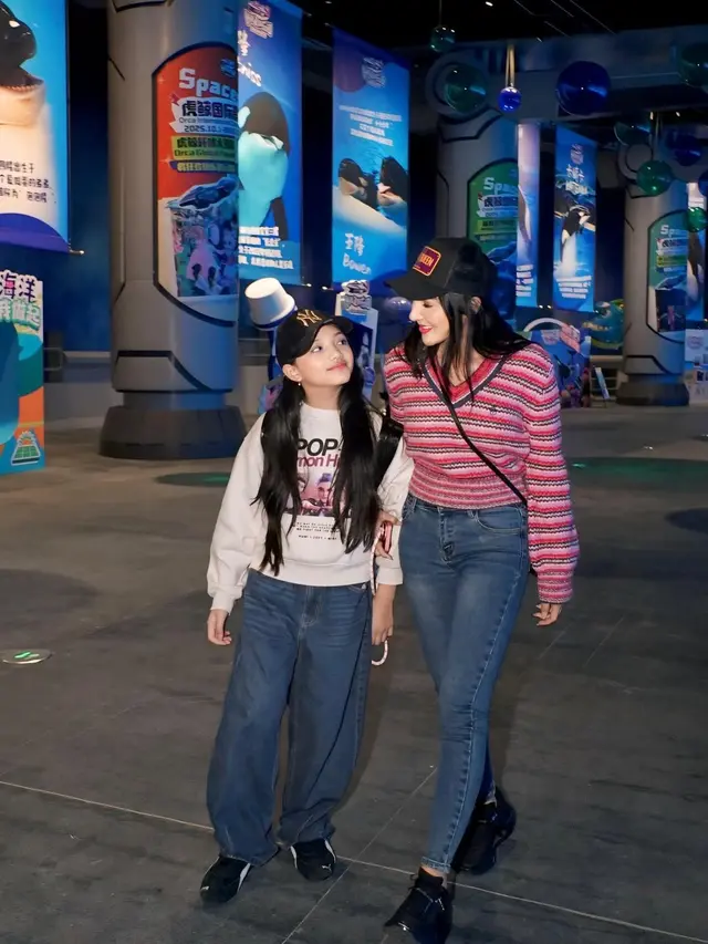 Gaya Liburan Ashanty di China, Tampil Bak ABG dan Kompak Bareng Arsy