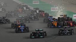 Hamilton tampil dominan sejak sesi kualifikasi. Juara dunia tujuh kali tersebut memulai balapan dari posisi terdepan. (AP/Darko Bandic)