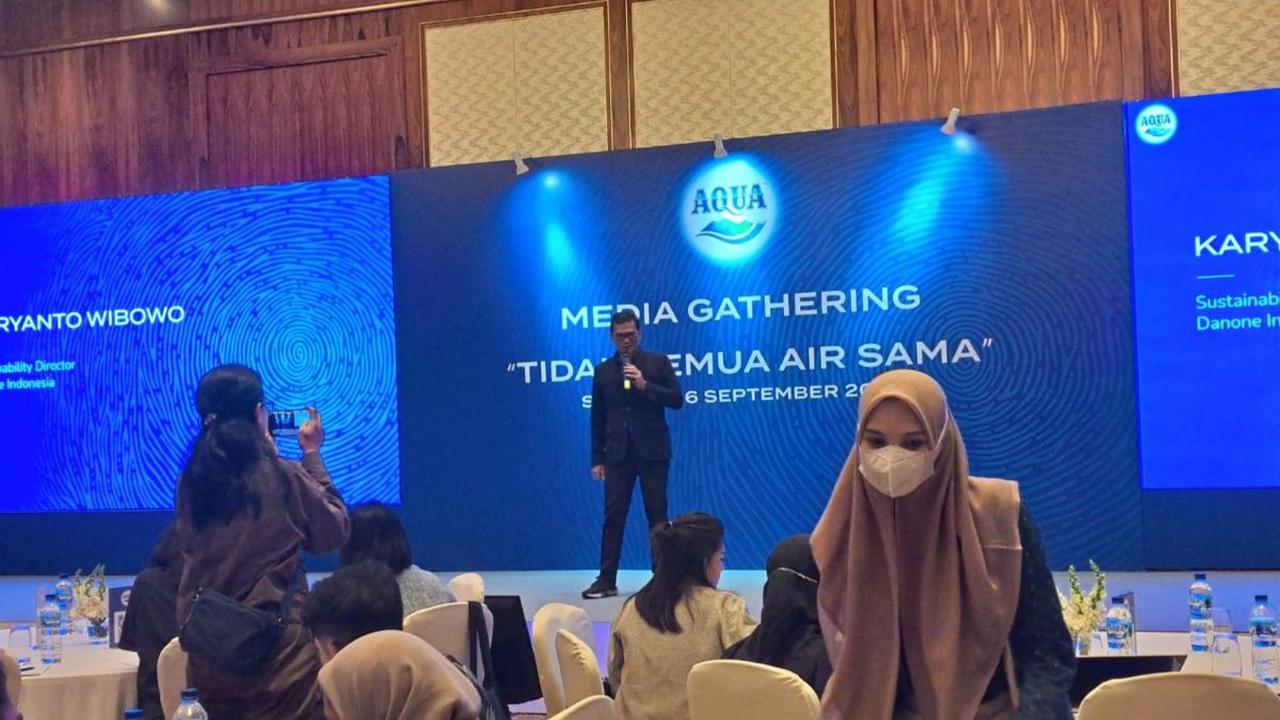 Di bagian tengah, lanjut Karyanto, AQUA membangun 93.000 biopori, 32 water pond, dan 74 penampung air hujan<br>