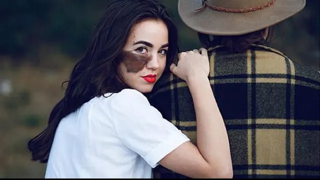 6 Model Seksi Tampil Percaya Diri Walau Miliki Keterbatasan Fisik