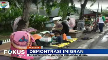 Hingga Jumat malam sedikitnya 60 imigran pencari suaka masih bertahan trotoar di kawasan Kalideres, Jakarta Barat