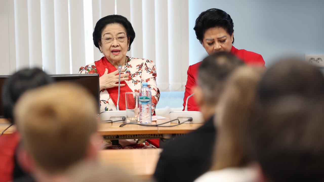 Megawati Turun Gunung Menangkan Risma-Gus Hans