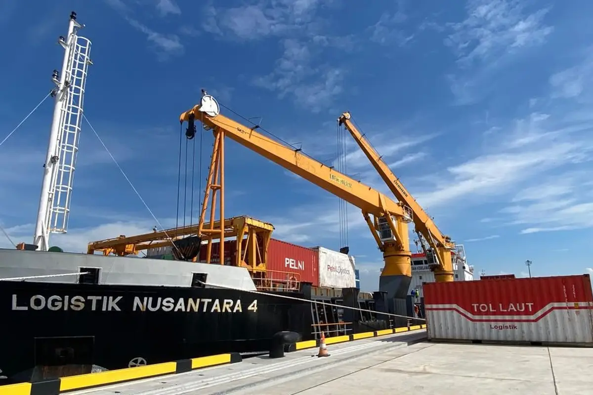 Kapal KM Logistik Nusantata 4 berangkat perdana dari Dermana Pelabuhan Patimban, Subang, Jawa Barat, Rabu (14/9/2022).
