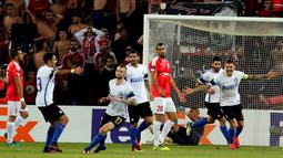 Inter Milan sempat unggul 2-0 atas Hapoel Beer Sheva pada babak pertama melalui gol Mauro Icardi dan Marcelo Brozovic. (Reuters/Ammar Awad) 