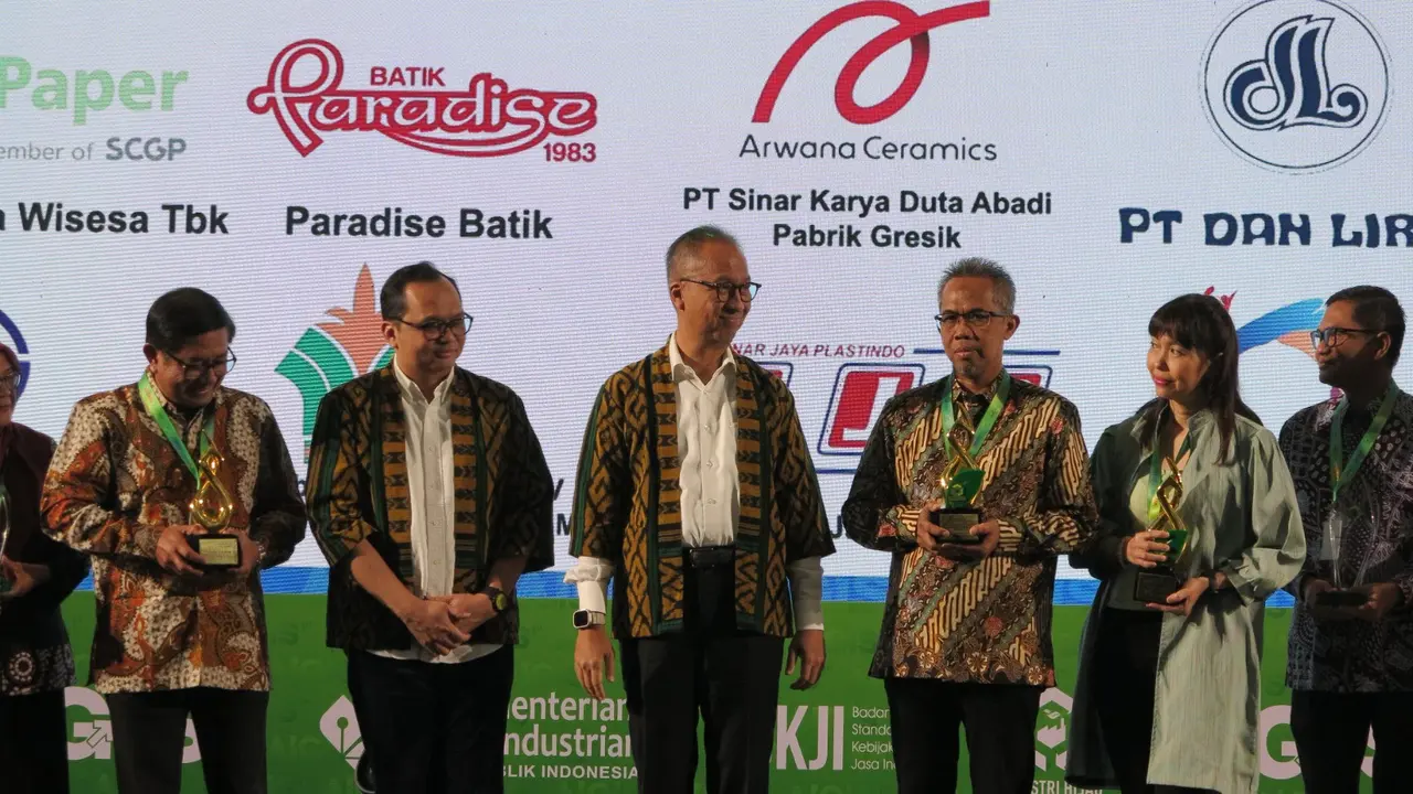 Atas komitmen dan konsistensi PT Sarihusada Generasi Mahardhika (SGM) Prambanan Factory dalam menerapkan standar industri hijau, Pabrik SGM Prambanan berhasil masuk 3 besar industri terbaik diberikan Kementerian Perindustrian (Kemenperin).