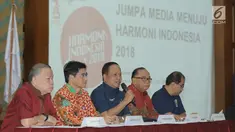 Menristek Dikti, M Nasir memberikan keterangan pada acara jumpa media Harmoni Indonesia 2018 di Kemenristekdikti, Jakarta, Jumat (3/8). Kegiatan itu diadakan untuk menyambut HUT Kemerdekaan Indonesia serta Asian Games 2018. (Liputan6.com/Herman Zakharia)