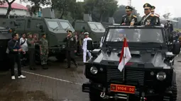 Diantaranya Pandur, Harimau, Ranpur Anoa, Ranpur Komodo APC, Ranpur Badak Canon 90, Maung V3, Rigid Buoyancy Boat, Ransus, Rantis, Truk 4x4, Truk 2,5 Ton dan sepeda motor trail listrik untuk TNI dan Polri. (Liputan6.com/Herman Zakharia)