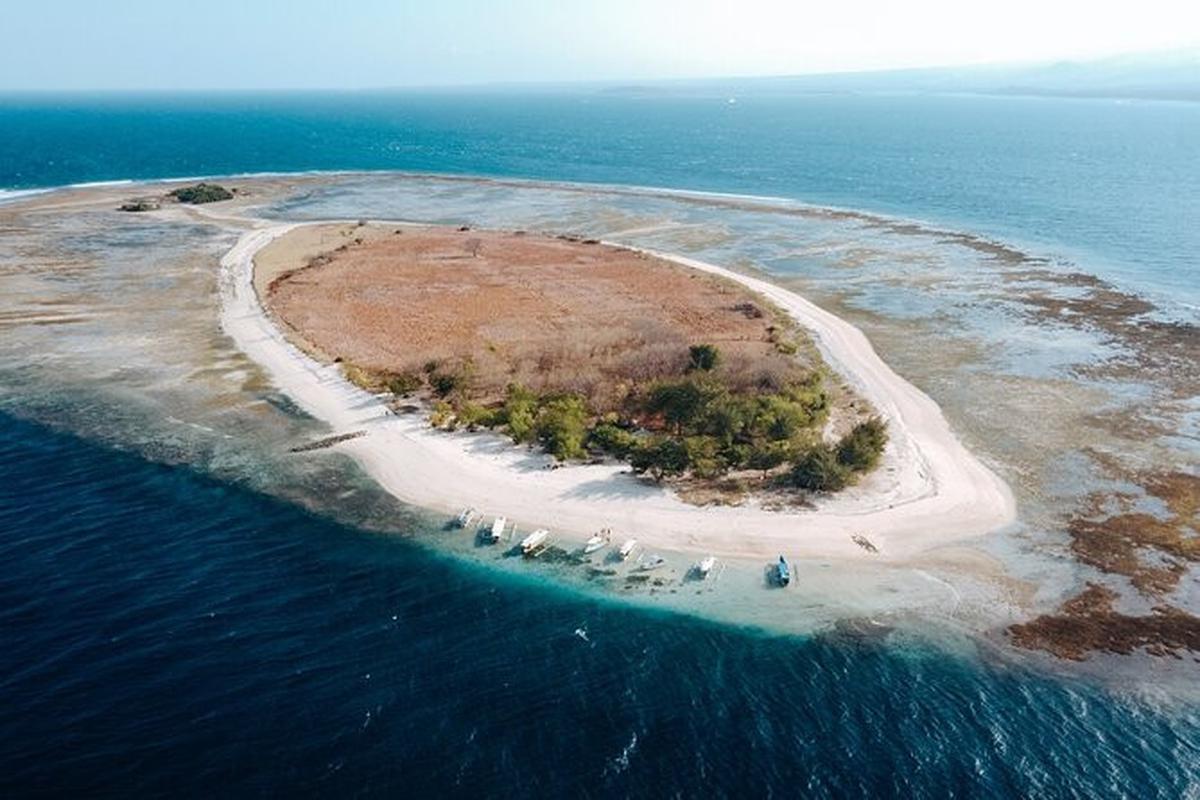 Tempat Wisata Ikonik di Lombok Timur, Dari Pantai Merah Muda hingga Danau Misterius di Dekat Rinjani