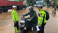 Jalur Pantura Kudus-Pati Macet Belasan Kilometer Akibat Banjir