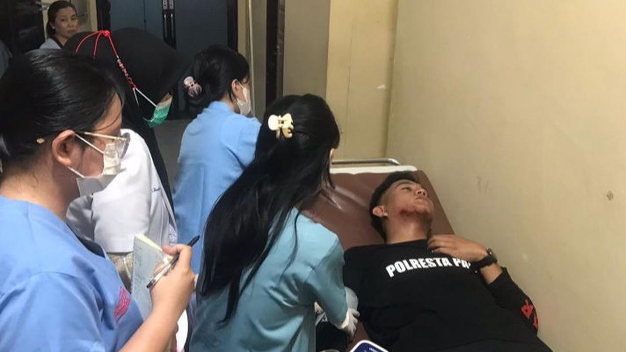 Momen Menegangkan Penggerebekan Markas Narkoba, Massa Kepung dan Hujani Batu hingga Rahang Polisi Robek