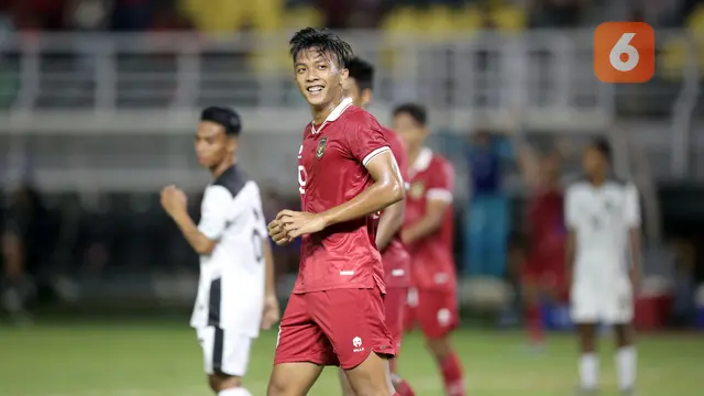 Foto: Tajam di Udara dan Ganas di Darat, Hokky Caraka Jadi Mimpi Buruk Timnas Timor Leste di Laga Pertama Kualifikasi Piala Asia U-20