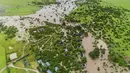 Pemandangan dari udara Cagar Alam Maasai Mara yang terendam banjir, menyebabkan puluhan wisatawan terdampar di Kabupaten Narok, Kenya, Rabu (1/5/2024). Kenya, bersama dengan wilayah lain di Afrika Timur, dilanda banjir. (AP Photo/Bobby Neptune)