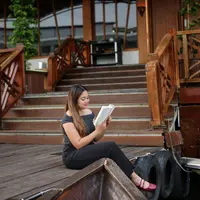 8 Zodiak Terlihat Santai tapi Sebenarnya Punya Kecerdasan Tinggi./Copyright Fimela/Adrian Putra