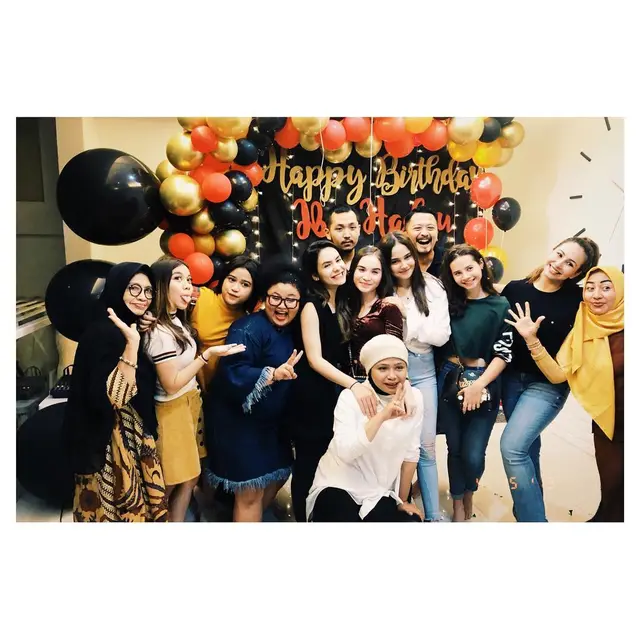 Pernah jadi sahabat di Mermaid in Love, intip 6 potret kebersamaan Syifa Hadju dan Meinorizah