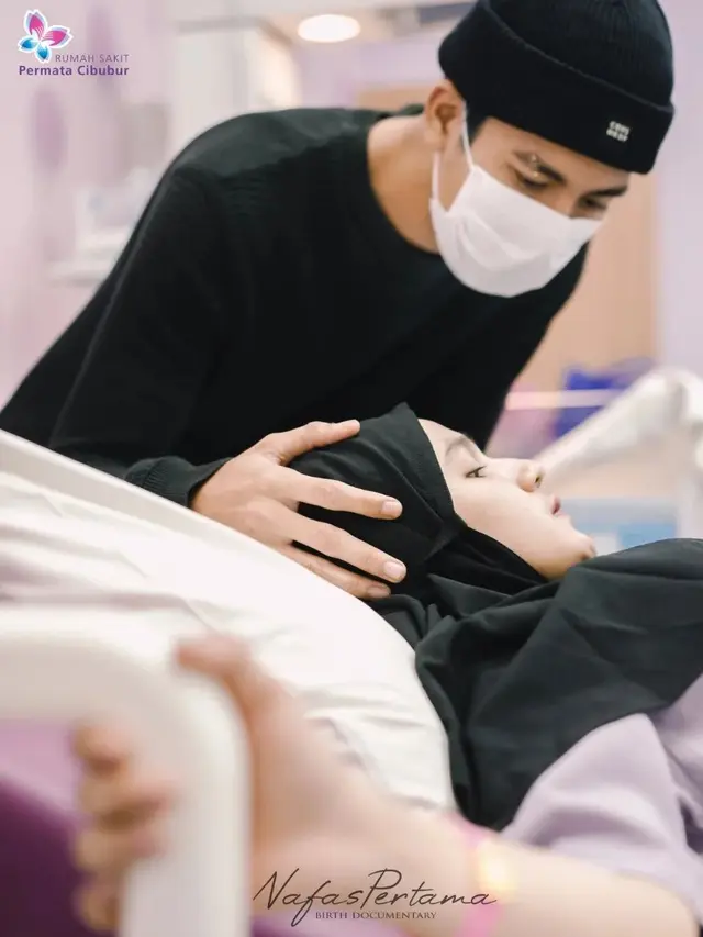 Evan Marvino dampingi istri melahirkan anak pertama (Foto oleh: Instagram @nafaspertama via@rs.permatacibubur)