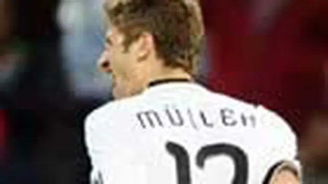 Diwarnai kontroversi, Jerman melaju ke babak perempat final PD 2010. Dalam laga 16 besar yang digelar di Free State Stadium, Bloemfontein, Tim Panser menggilas Inggris 4-1 (2-1). 