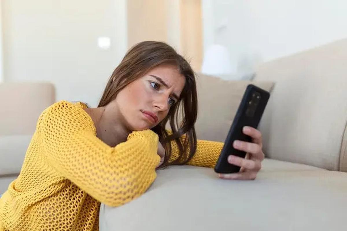 5 Dampak Negatif Cahaya Layar Hp bagi Kesehatan Kulit Wajah dan Tips Melindunginya
