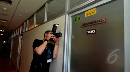 Pewarta foto mengambil Suasana ruangan anggota Fraksi Partai PPP Mustofa Assegaf  di lantai 14 gedung Nusantara I DPR RI, Jakarta, Jumat (10/4/2015). Mustofa Assegaf diduga memukul Muljadi dari Fraksi Partai Demokrat. (Liputan6.com/Andrian M Tunay)