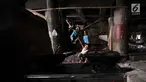 Anak-anak saat bermain di permukiman kolong tol kawasan Tanjung Priok, Jakarta, Rabu (16/1). BPS mencatat persentase jumlah penduduk Indonesia miskin pada September 2018 sebesar 9,66 persen atau menurun 0,16 persen. (Merdeka.com/Iqbal S Nugroho)